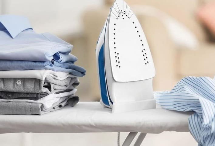 أسهل طريقة ل تنظيف المكواة