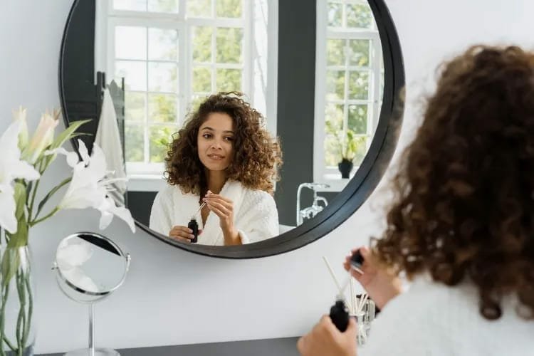 اكتشفي فوائد القرنفل للشعر والبشرة