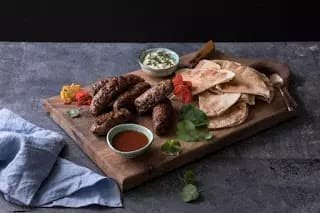 كفتة لحم ضأن مع صوص تشيبي